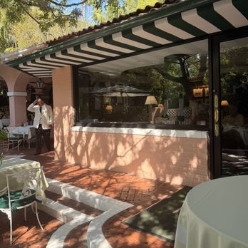 Polo Lounge - Outside the patio - New American Near Me - Beverly Hills, California Polo Lounge - Outside the patio - New American Near Me - Beverly Hills, California