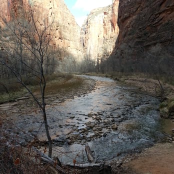 Riverside Walk - Hiking Near Me