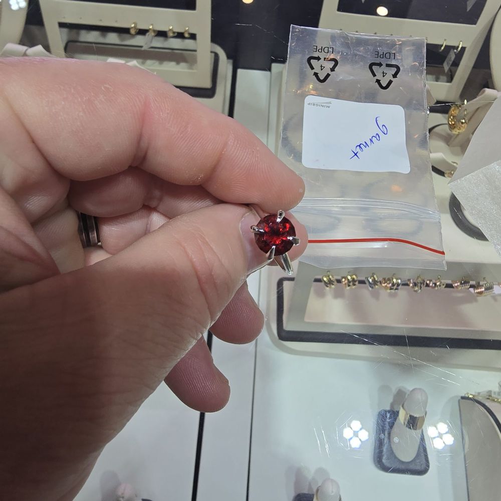 Ernesto's Jewlery - Garnet in white gold. - Jewelry Near Me - New Braunfels, Texas
