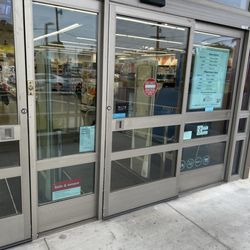 The store hours literally says they open at 7am. But the lady refused to open the store at 7:35am ‍‍‍