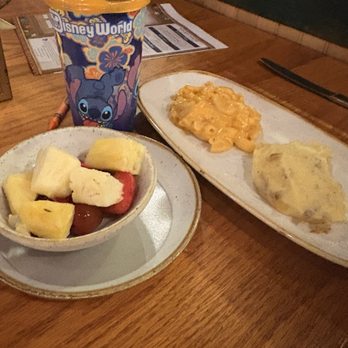 Boatwright's Dining Hall - Kids Mac and cheese with mashed potatoes and fruit and free cup with meal. - Cajun/Creole Near Me - Lake Buena Vista, Florida