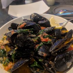 Saybrook Fish House - Mussels Florentine