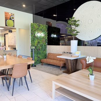 Cruffin & Tea - Cute studying area - Desserts Near Me - Jacksonville, Florida