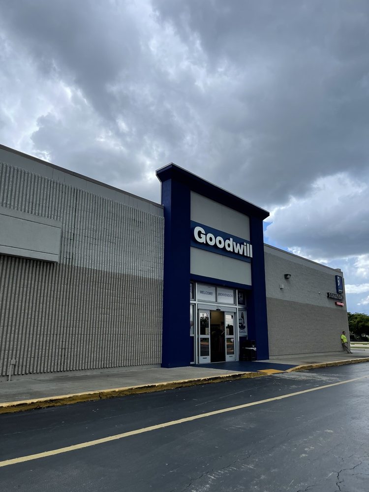 GOODWILL BOOKSTORE Updated September 2024 11 Reviews 15165 McGregor Blvd, Fort Myers