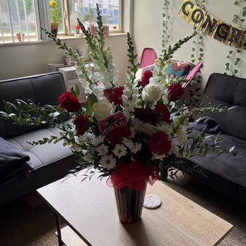 Naly's Floral Shop - Designers choice large bouquet - Florists Near Me - Madison, Wisconsin