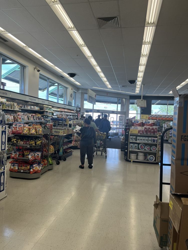 WALGREENS Updated October 2024 11 Photos & 17 Reviews 124 Lancaster Dr SE, Salem, Oregon