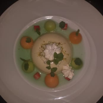 Île Flottante - Panna cotta - French Near Me - Montreal, Quebec Île Flottante - Panna cotta - French Near Me - Montreal, Quebec