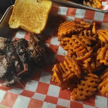 Pink PiG Southern BBQ - Smoked brisket badket with a double side of sweet potato fries and Texas toast - Southern Near Me - Helen, Georgia Pink PiG Southern BBQ - Smoked brisket badket with a double side of sweet potato fries and Texas toast - Southern Near Me - Helen, Georgia