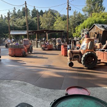 Mater's Junkyard Jamboree - Mater ride in action - Amusement Parks Near Me - Anaheim, California