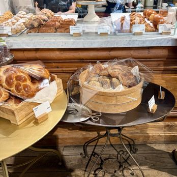 Babu's Bakery & Coffeehouse - Bakery case - Cafes Near Me - Zürich, ZH Babu's Bakery & Coffeehouse - Bakery case - Cafes Near Me - Zürich, ZH
