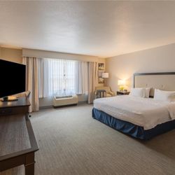 Hampton Inn & Suites Florence-Downtown - Guest room