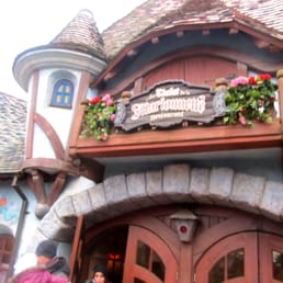 Au Chalet de la Marionnette: