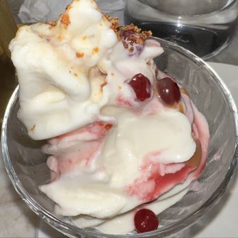 1888 CHOP HOUSE - Birthday dessert - Wine Bars Near Me - Banff, Alberta