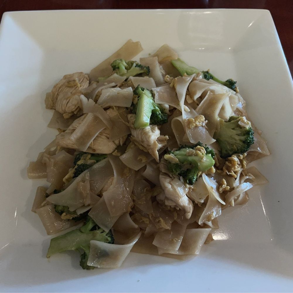 Jasmine - Soy Sauce Noodles Dinner - Thai Near Me - Brentwood, Tennessee