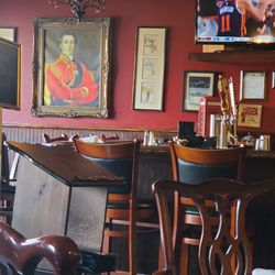 Ricky's English Pub - The restaurant decor