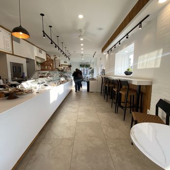 Eclairons - 3 clients walked in same time and were not able to be served any hot drinks. - Bakeries Near Me - Alexandria, Virginia