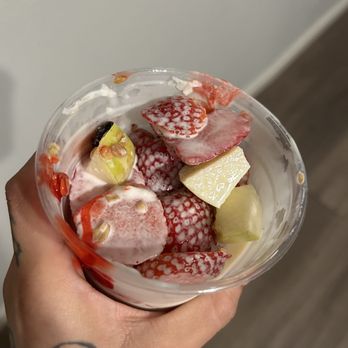 La Real Michoacana - a hand holding a bowl of fruit - Ice Cream & Frozen Yogurt Near Me - Vacaville, California La Real Michoacana - a hand holding a bowl of fruit - Ice Cream & Frozen Yogurt Near Me - Vacaville, California