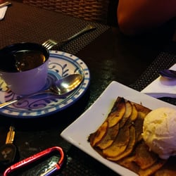 Bon Appétit - Chocolate pot and apple tart with vanilla ice cream!