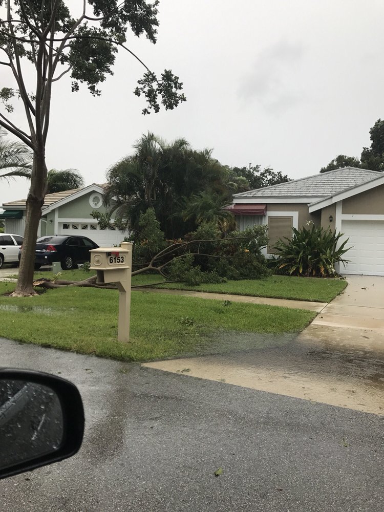 Slide of Leo Roofing & Construction