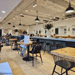 Roux Diner - Spacious