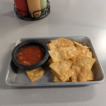 Los Alambres - Chips and salsa, both made in house - Mexican Near Me - Vancouver, Washington