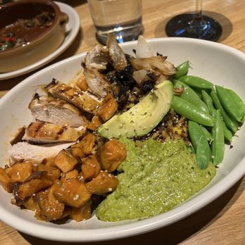 True Food Kitchen - Ancient grains bowl with chicken - New American Near Me - Arlington, Virginia True Food Kitchen - Ancient grains bowl with chicken - New American Near Me - Arlington, Virginia