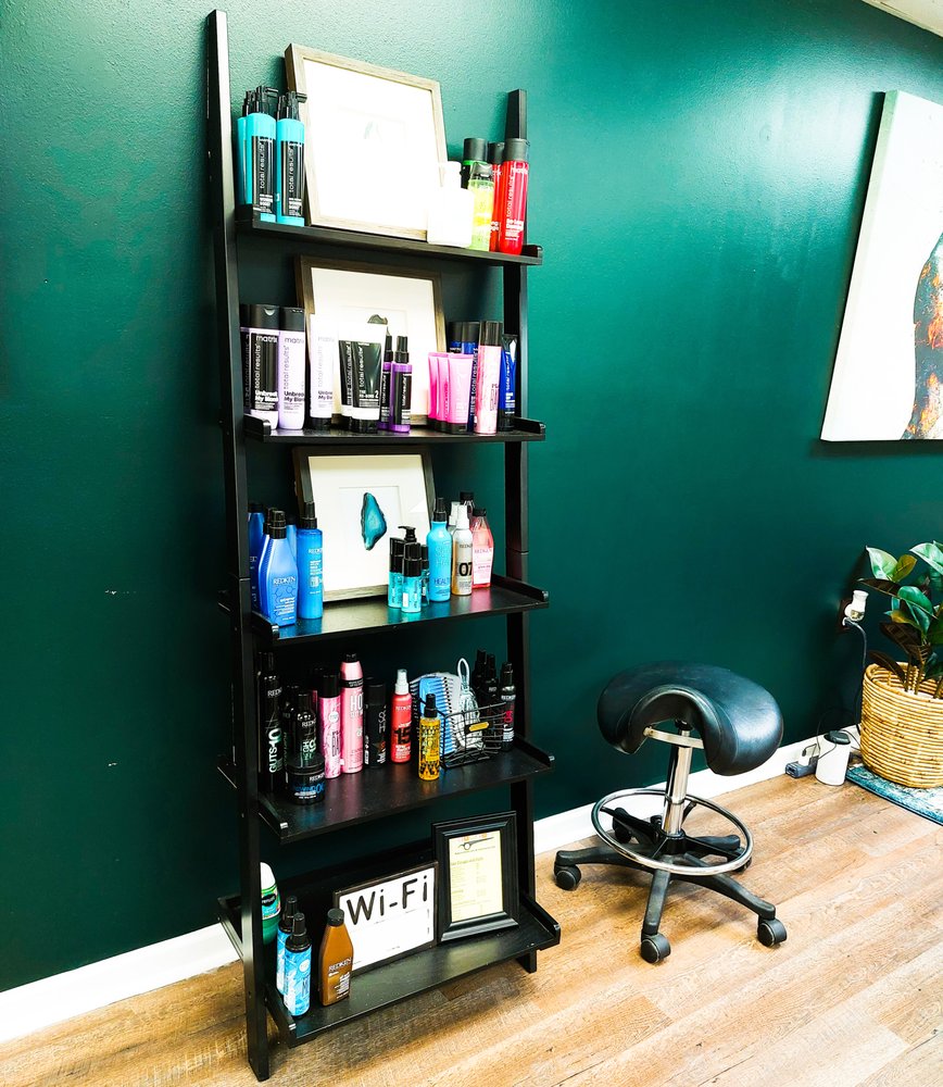 HairQuarters Salon Logo