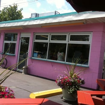 Richard's Drive In - the outside of the restaurant - Sandwiches Near Me - Easton, Pennsylvania