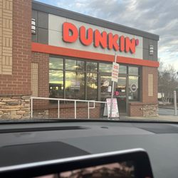 Dunkin' - Bad store do not come here