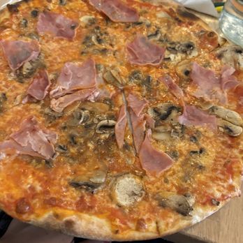 Mister O1 Extraordinary Pizza - Naples - Federica - Pizza Near Me - Naples, Florida