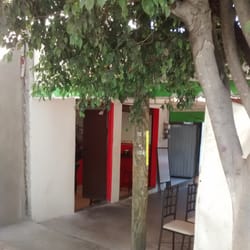 Cocina Económica Doña Oly - La entrada llegando por Naranjos.