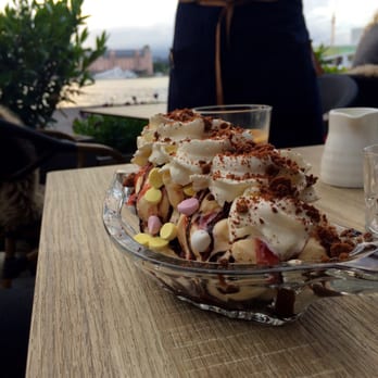 Bun's Burger Bar - Take me on a trip along the fjord with this untraditional banana split! - Burgers Near Me - Oslo, 03