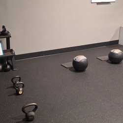 Studio 30 The Kettlebell Fit Club - Kettle bells and medicine balls