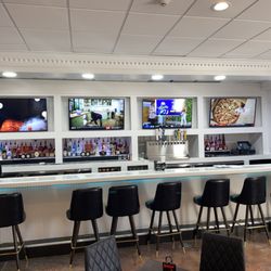 Nick and Mike Bar and Grill - Bar / food