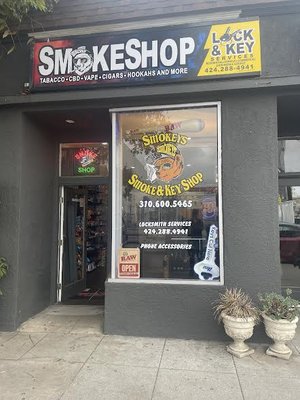SMOKEY'S SMOKE AND KEY SHOP by null