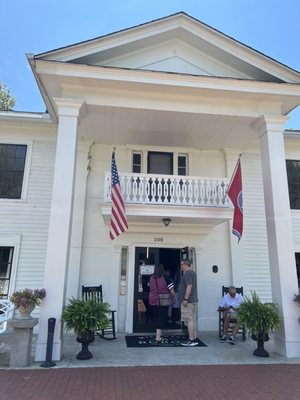Miss Mary Bobo's Restaurant by null