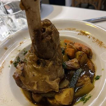 Marcel Bistro Chic - Lamb shank with potatoes and vegetables - French Near Me - Nice, 06 Marcel Bistro Chic - Lamb shank with potatoes and vegetables - French Near Me - Nice, 06