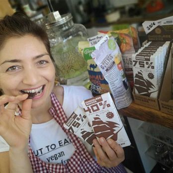Leyla Selcuk - Auch vegane Snacks zum Mitnehmen gibt es im Leyka Unna. - Vegan Near Me - Unna, NW Leyla Selcuk - Auch vegane Snacks zum Mitnehmen gibt es im Leyka Unna. - Vegan Near Me - Unna, NW