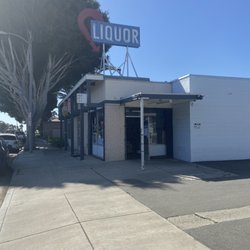 Lighthouse Liquor & Deli - Outside