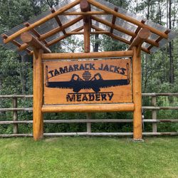 Tamarack Jack's Honey and Meadery - The sign at the gate