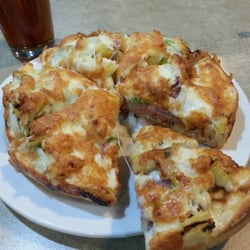 Western Pizza & BBQ Chicken - Loaded 8 inch pizza