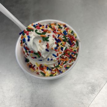 D'Lites - Ice cream with rainbow sprinkles - Ice Cream & Frozen Yogurt Near Me - Austin, Texas