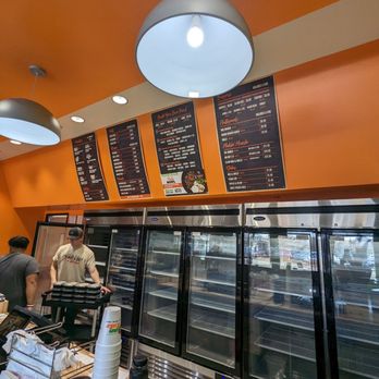 Clean Eatz - customers at the counter of a restaurant - Cafes Near Me - Centreville, Virginia Clean Eatz - customers at the counter of a restaurant - Cafes Near Me - Centreville, Virginia