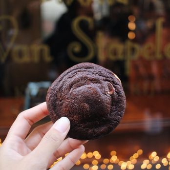 Van Stapele Koekmakerij - the only thing they sell here is the chocolate cookie with white chocolate inside & chocolate chips! €2 - Desserts Near Me - Amsterdam, New Hampshire Van Stapele Koekmakerij - the only thing they sell here is the chocolate cookie with white chocolate inside & chocolate chips! €2 - Desserts Near Me - Amsterdam, New Hampshire