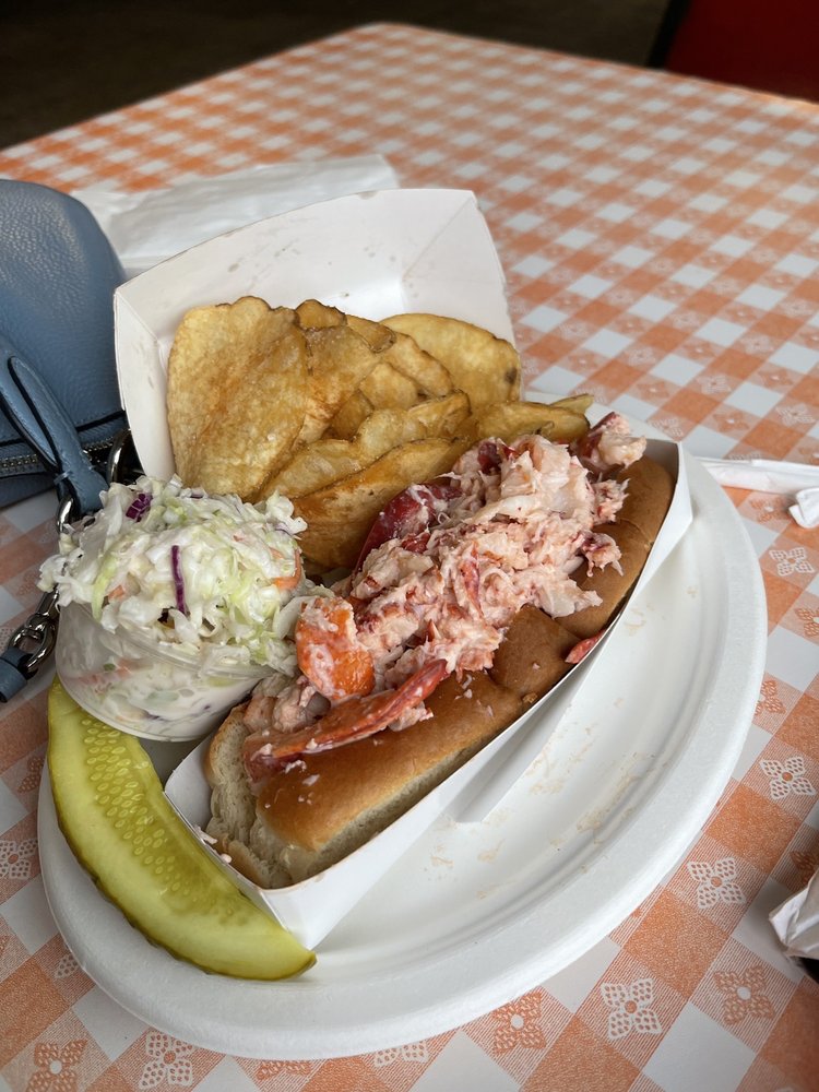NEWICK’S LOBSTER HOUSE 217 Photos & 323 Reviews 431 Dover Point Rd