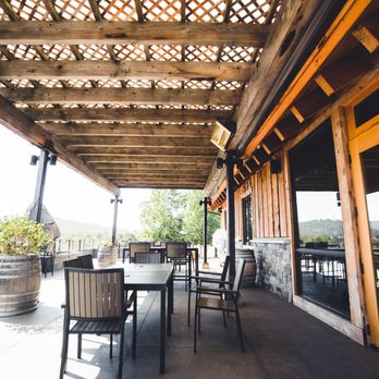 Kriselle Cellars - Outdoor patio - Wineries Near Me - White City, Oregon