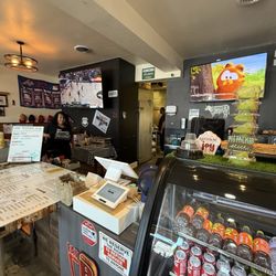 I Que BBQ - Inside friendly staff