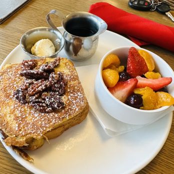 Scarlet Kitchen & Bar - Chai Latte French Toast - Breakfast & Brunch Near Me - Red Wing, Minnesota