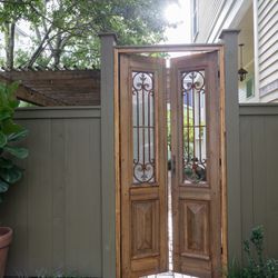 Chimes Bed & Breakfast - Courtyard Entrance