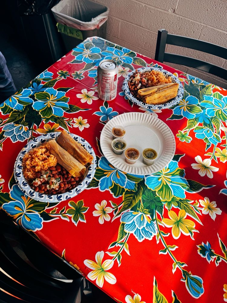 Los Hernandez Tamales